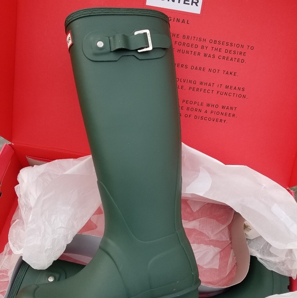 Hunter Shoes - Brand new In Box Hunter boots green Size 7